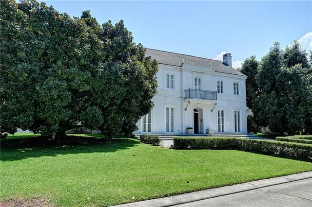 $765,000 | 72 Chateau Magdelaine Drive, Kenner, LA 70065