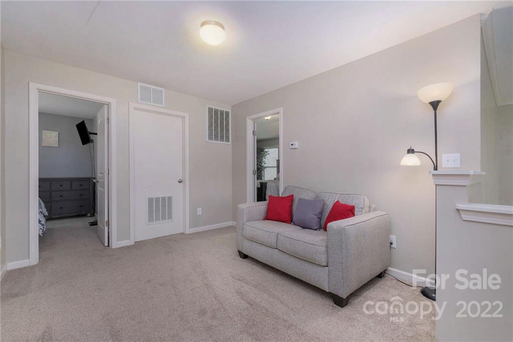 5846 Ringneck Road Charlotte, NC 28216 - Photo 18 of 28 a living room with furniture and a couch