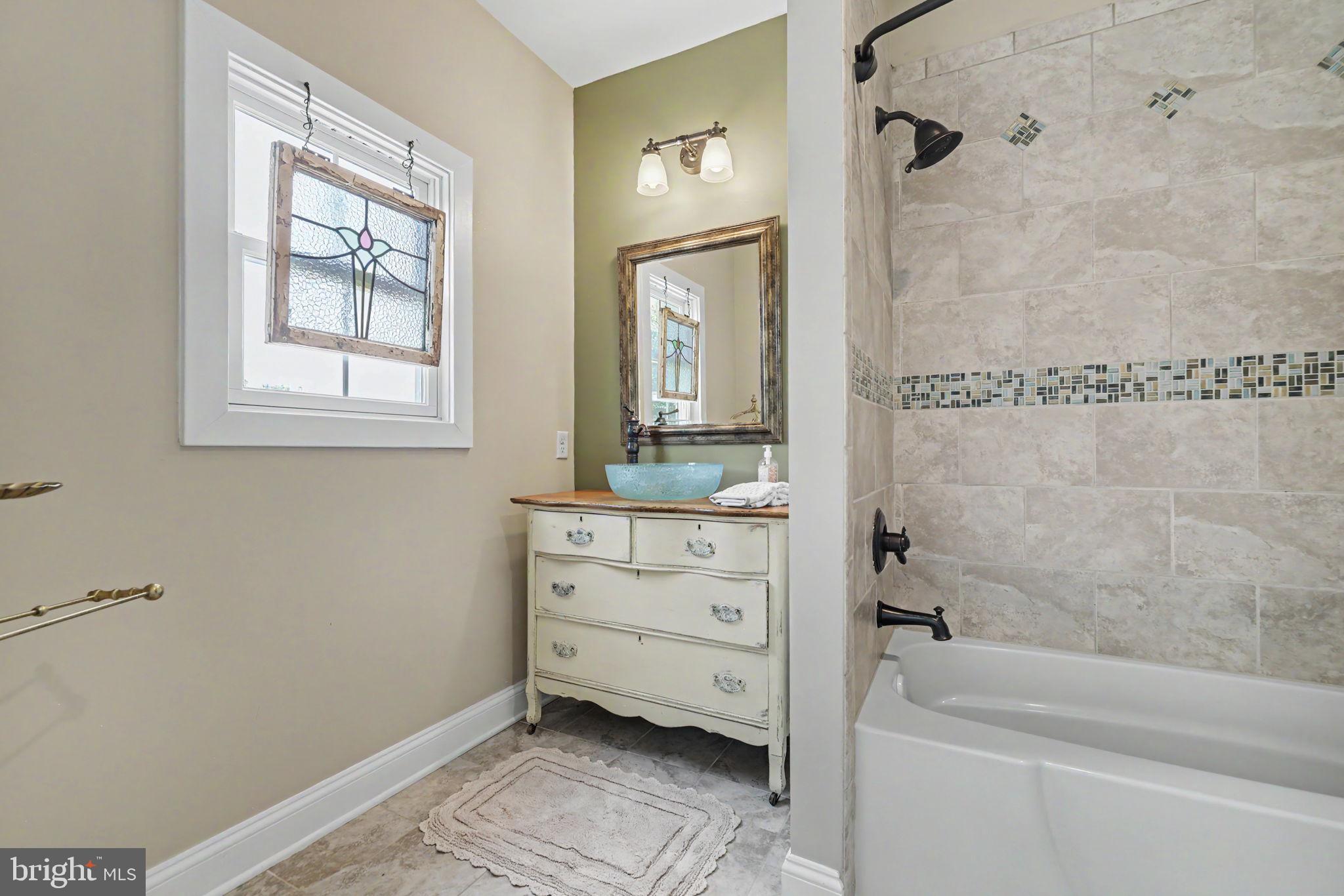16081 Purcellville Road Purcellville, VA 20132 - Photo 82 of 117 Bedroom 3 Ensuite Bath