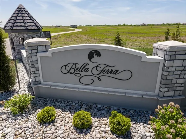 $1,399,000 | 18904 Bella Terra Road, Pleasant Hill, MO 64080