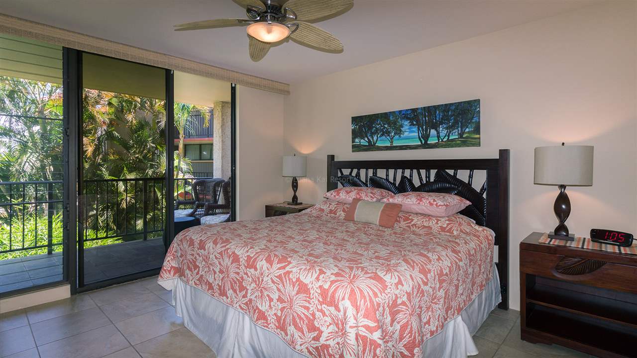 940 South Kihei Road, Unit B212 Kihei, HI 96753 - Photo 7 of 22 a bedroom with a bed and a lamp next to a window