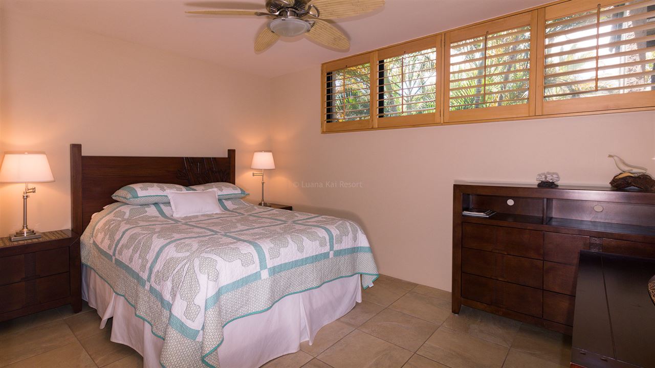 940 South Kihei Road, Unit B212 Kihei, HI 96753 - Photo 9 of 22 a bedroom with a bed and a potted plant
