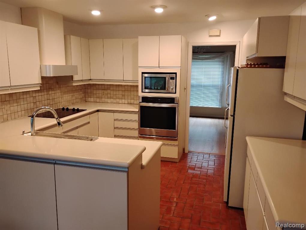 28680 West 12 Mile Road Farmington Hills, MI 48334 - Photo 11 of 27