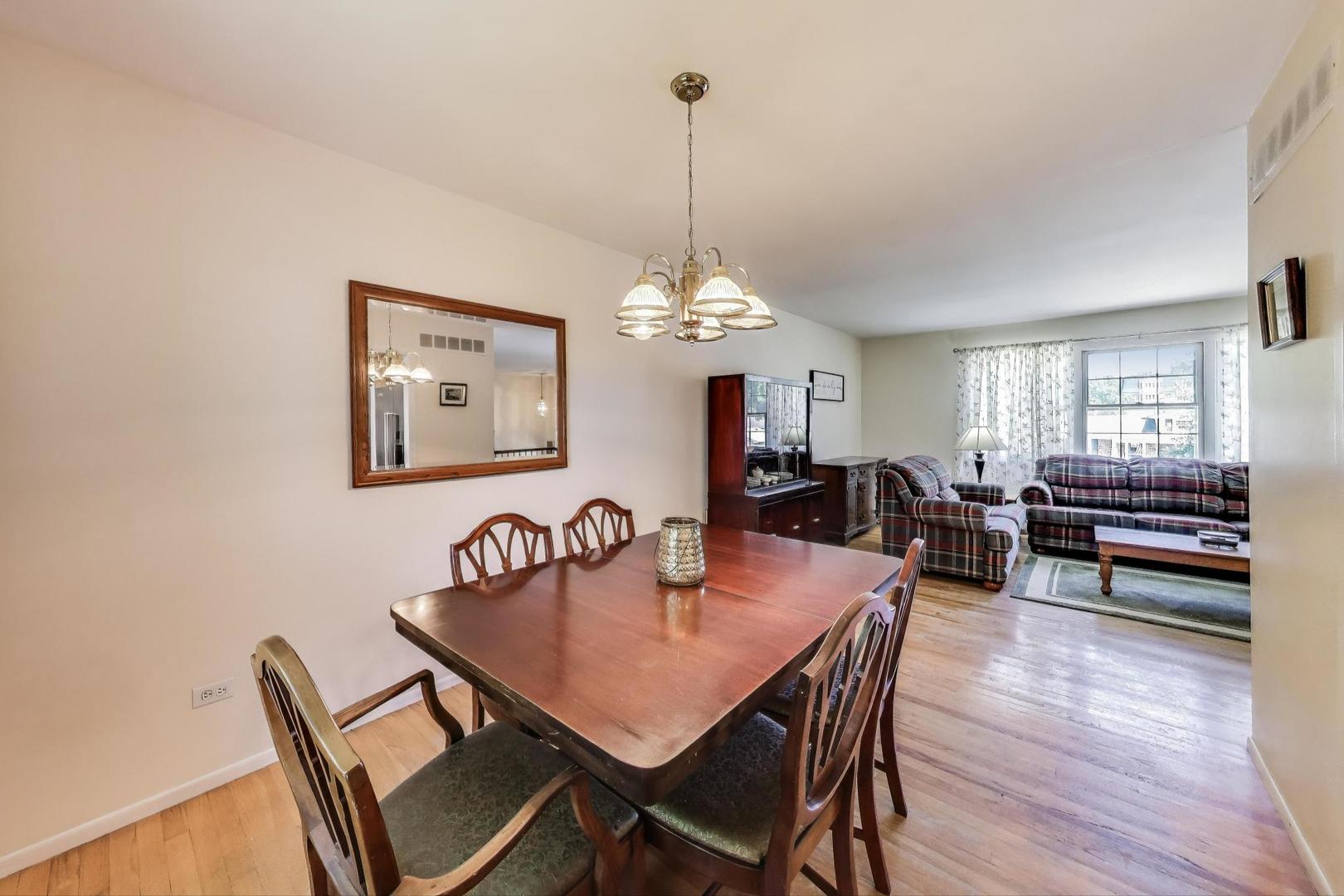 221 Anthony Road Buffalo Grove, IL 60089 - Photo 6 of 30 Gallery Image 6