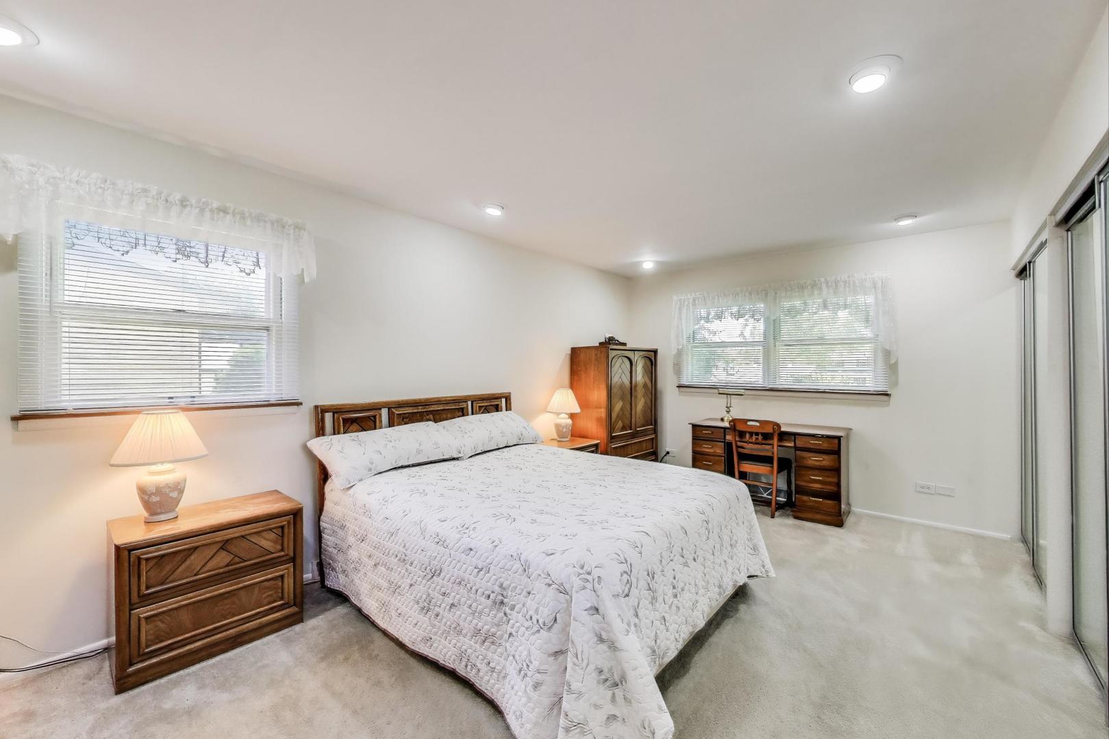 221 Anthony Road Buffalo Grove, IL 60089 - Photo 10 of 30 Gallery Image 10