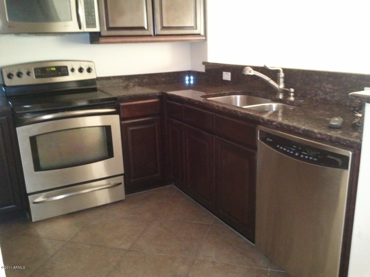 3935 East Rough Rider Road, Unit 1048 Phoenix, AZ 85050 - Photo 3 of 5 Kitchen