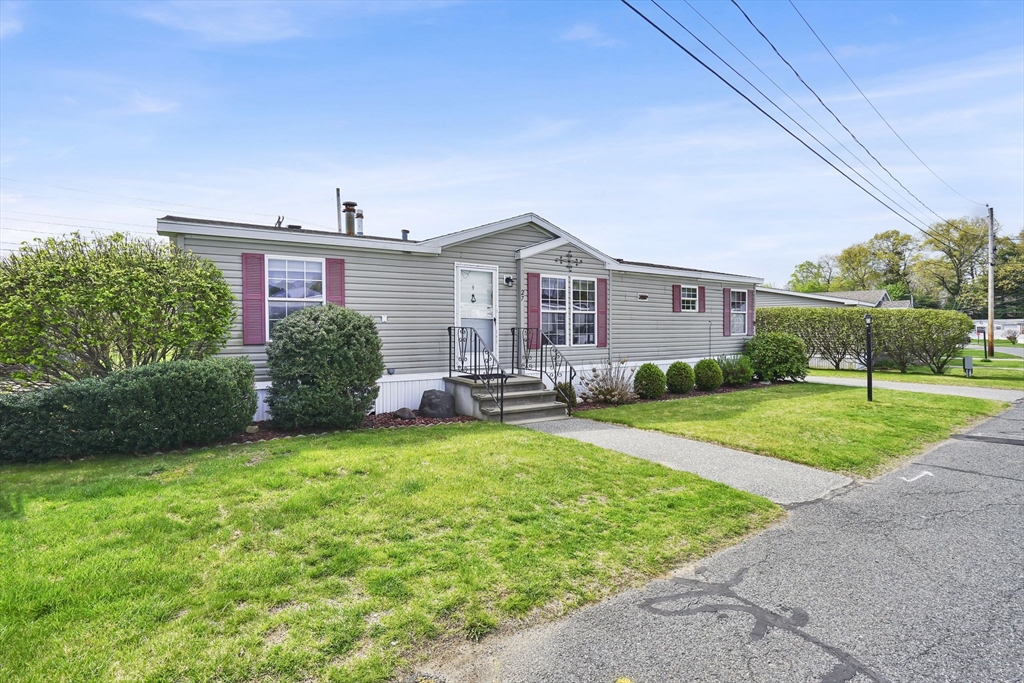 27 Somerset Road Chicopee, MA 01020 - Photo 4 of 33