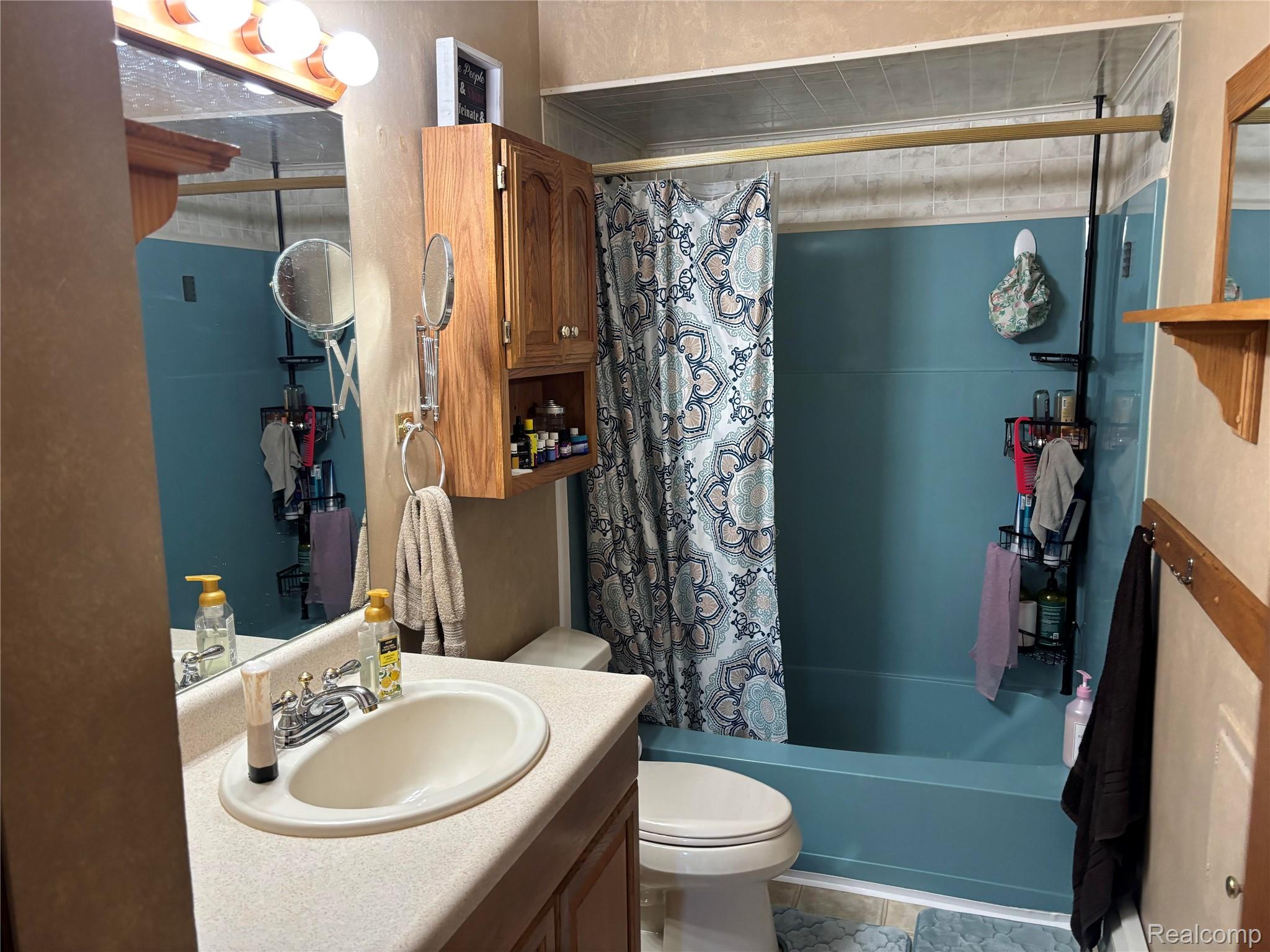 1793 East Swaffer Road Silverwood, MI 48760 - Photo 16 of 35 master bath.jpg
