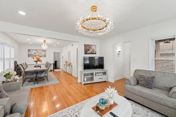 $569,900 | 6145 West Fletcher Street, Chicago, IL 60634