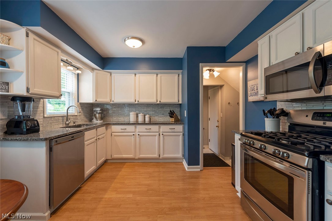 1396 Gordon Road Lyndhurst, OH 44124 - Photo 9 of 33