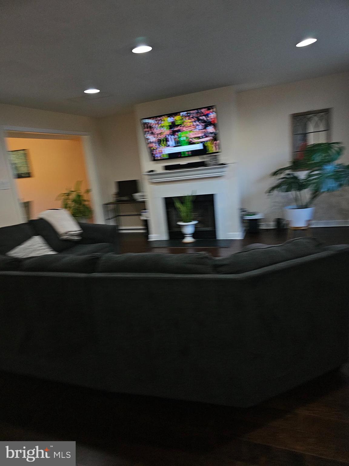 6827 Larkspur Square Frederick, MD 21703 - Photo 3 of 34 Living Room
