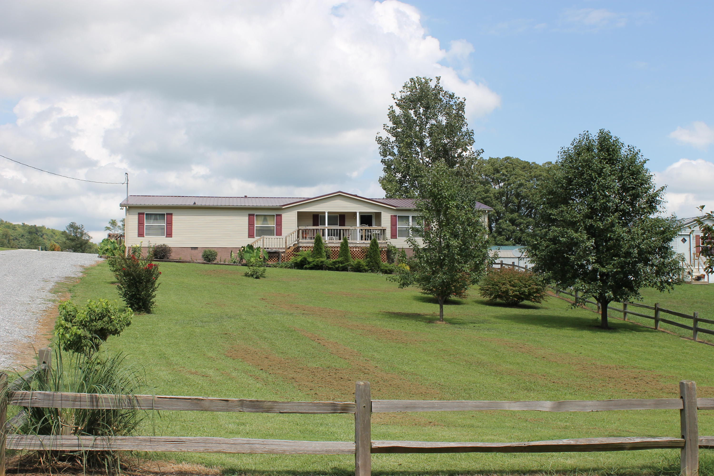 562 Old Stage Road Dandridge, TN 37725 - Photo 1 of 33 IMG_2147
