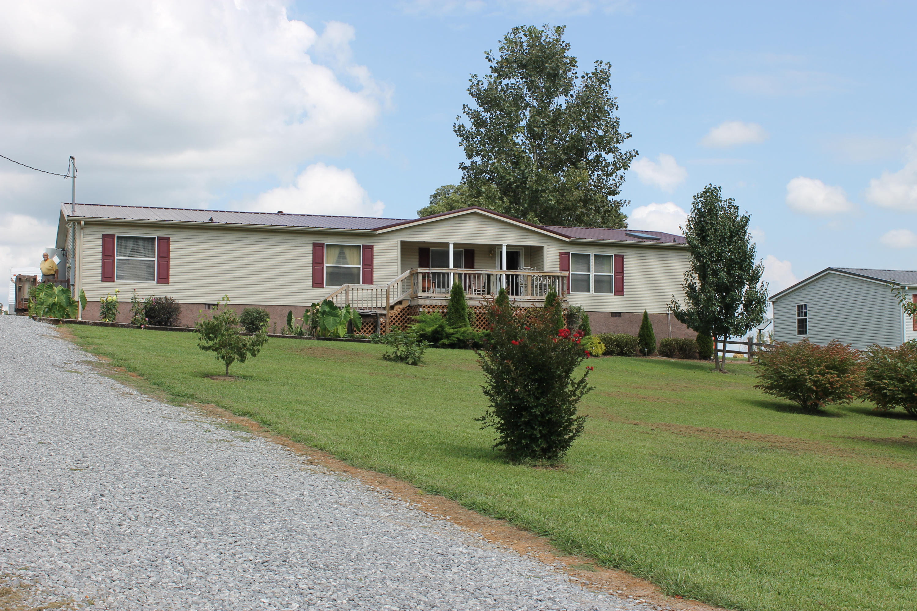 562 Old Stage Road Dandridge, TN 37725 - Photo 2 of 33 Face of the Home