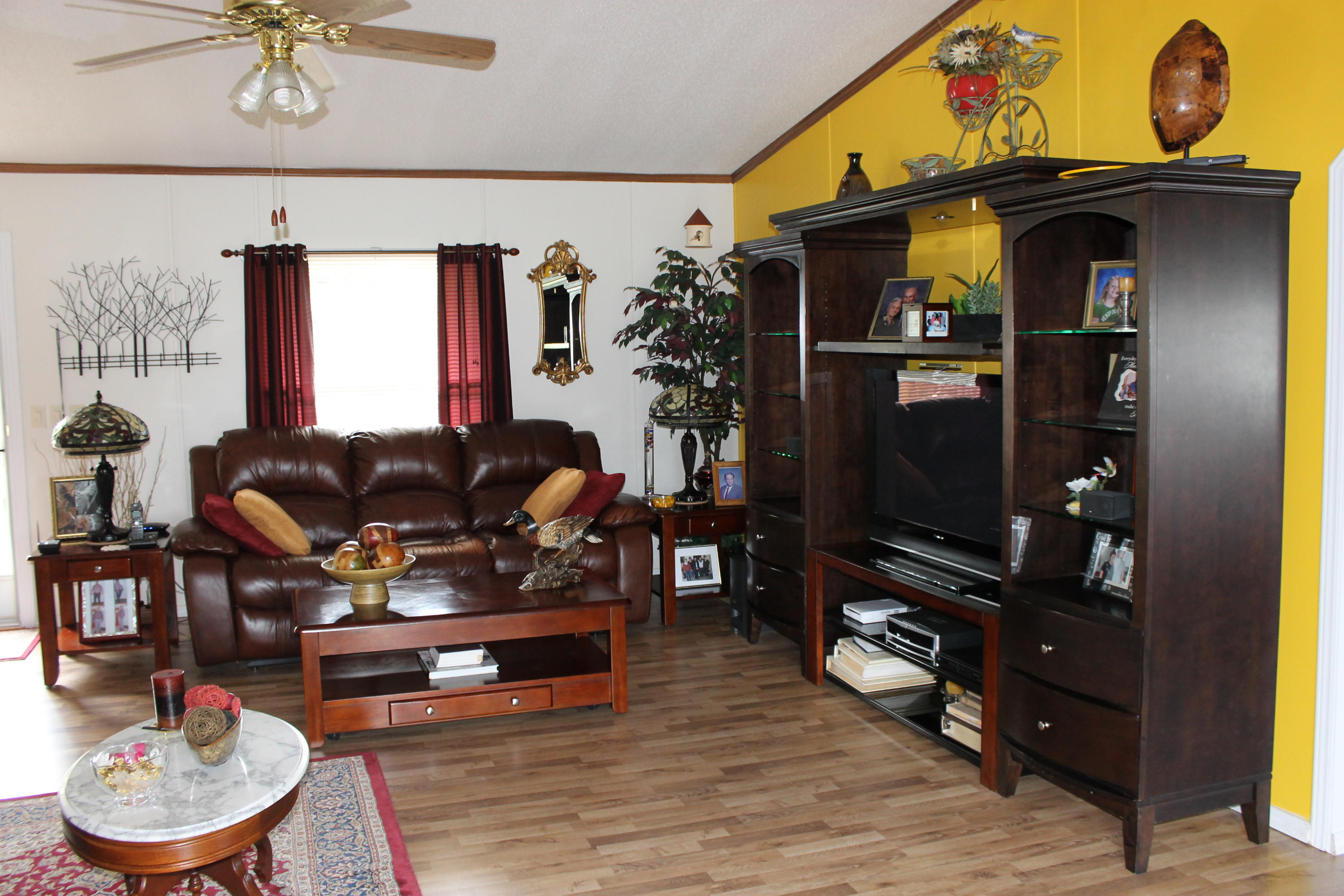 562 Old Stage Road Dandridge, TN 37725 - Photo 5 of 33 Living Room