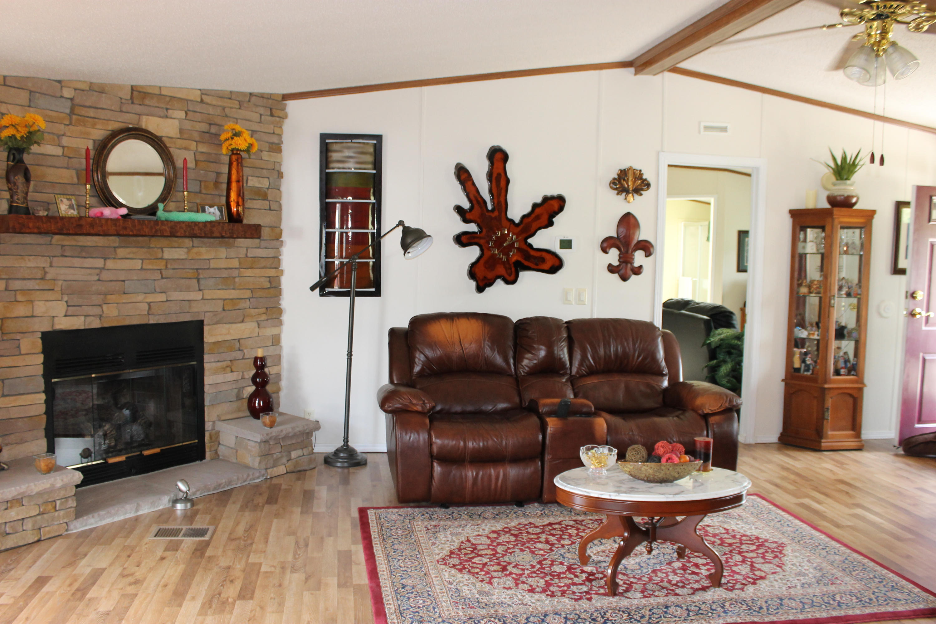 562 Old Stage Road Dandridge, TN 37725 - Photo 8 of 33 Living Room