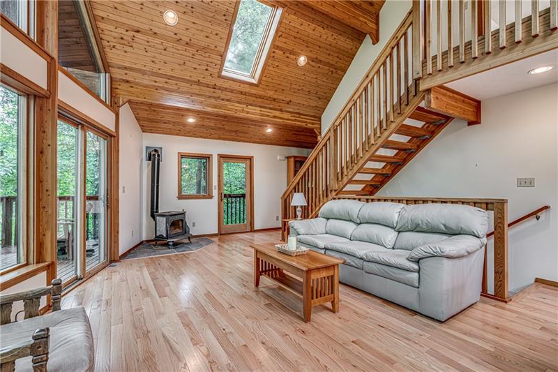 9 Hans Road McDonald, PA 15057 - Photo 2 of 23 Gallery Image 2