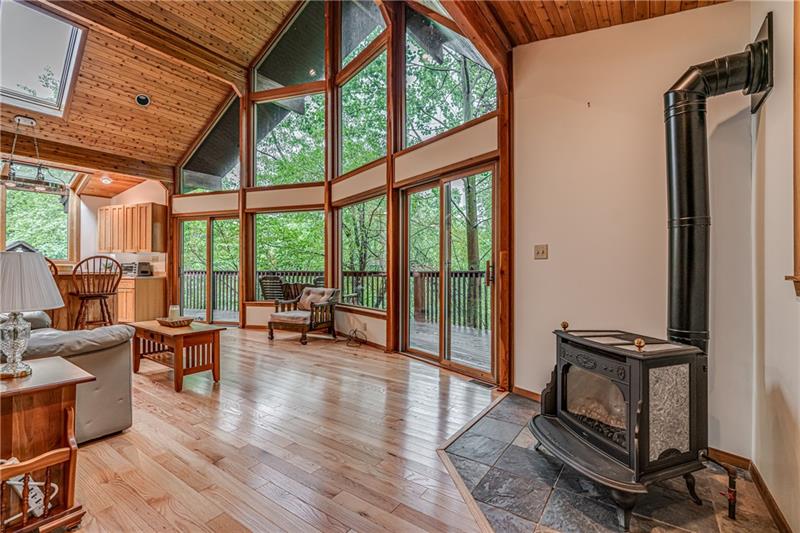 9 Hans Road McDonald, PA 15057 - Photo 4 of 23 Gallery Image 4