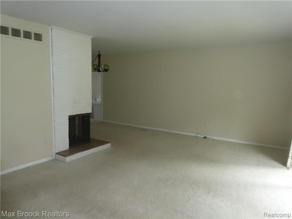 2458 West Square Lake Road West Bloomfield, MI 48324 - Photo 4 of 19