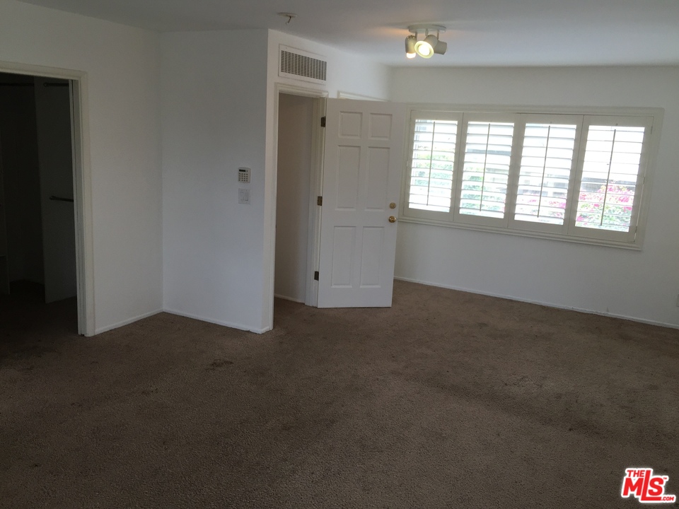 2247 Roscomare Road Los Angeles, CA 90077 - Photo 11 of 12 Gallery Image 11