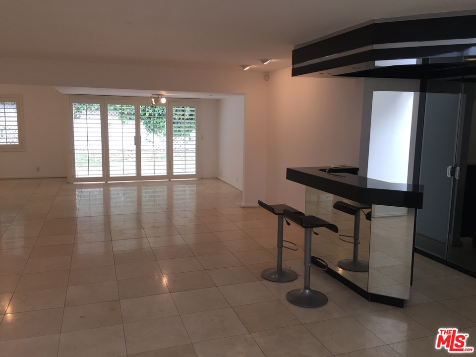 2247 Roscomare Road Los Angeles, CA 90077 - Photo 3 of 12 Gallery Image 3