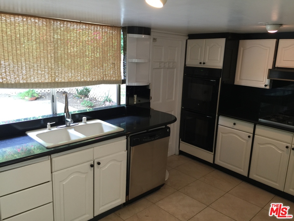2247 Roscomare Road Los Angeles, CA 90077 - Photo 9 of 12 Gallery Image 9