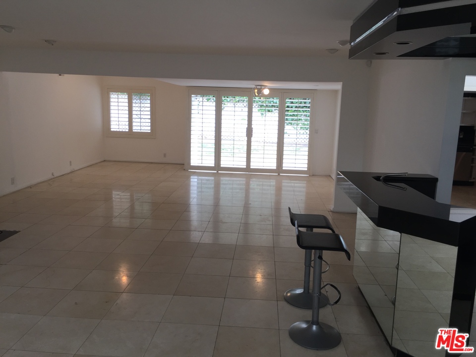 2247 Roscomare Road Los Angeles, CA 90077 - Photo 10 of 12 Gallery Image 10