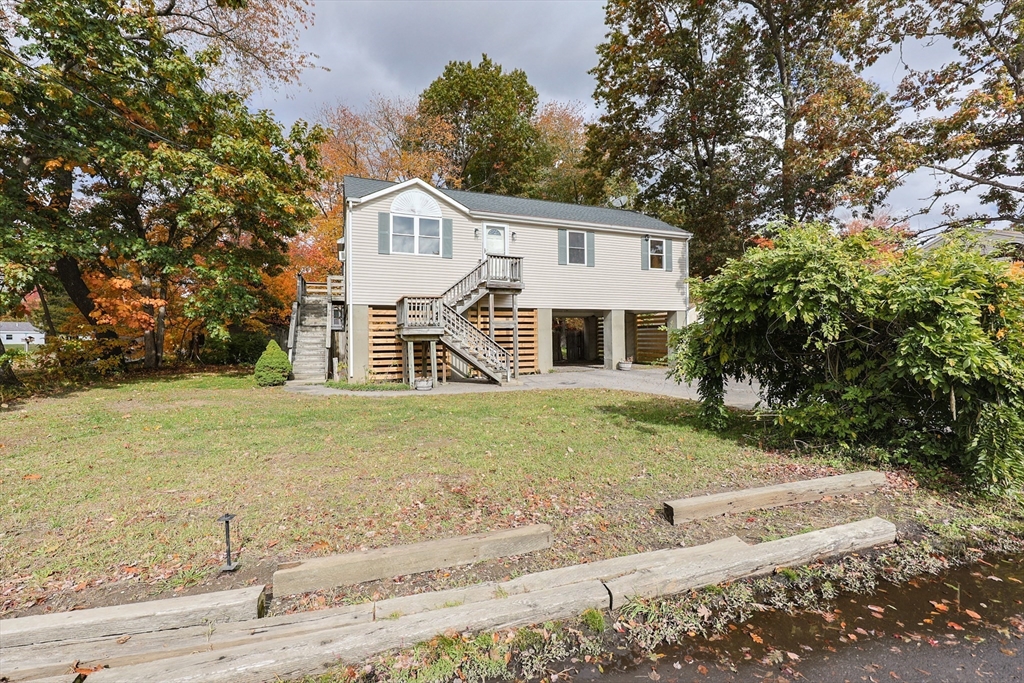 5 East Public Street Freetown, MA 02702 - Photo 2 of 41