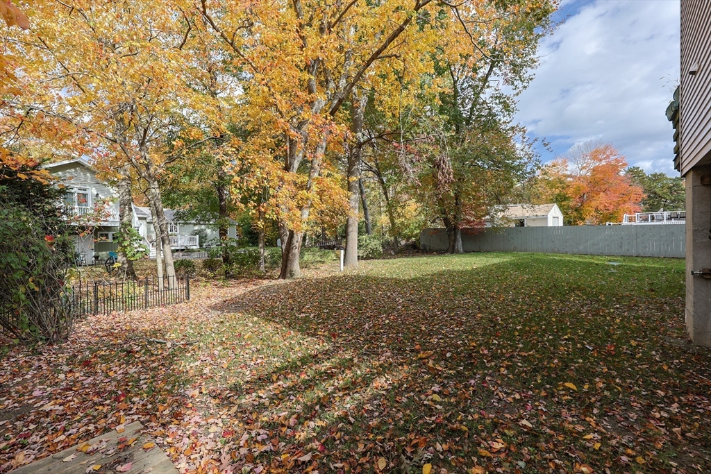 5 East Public Street Freetown, MA 02702 - Photo 7 of 41