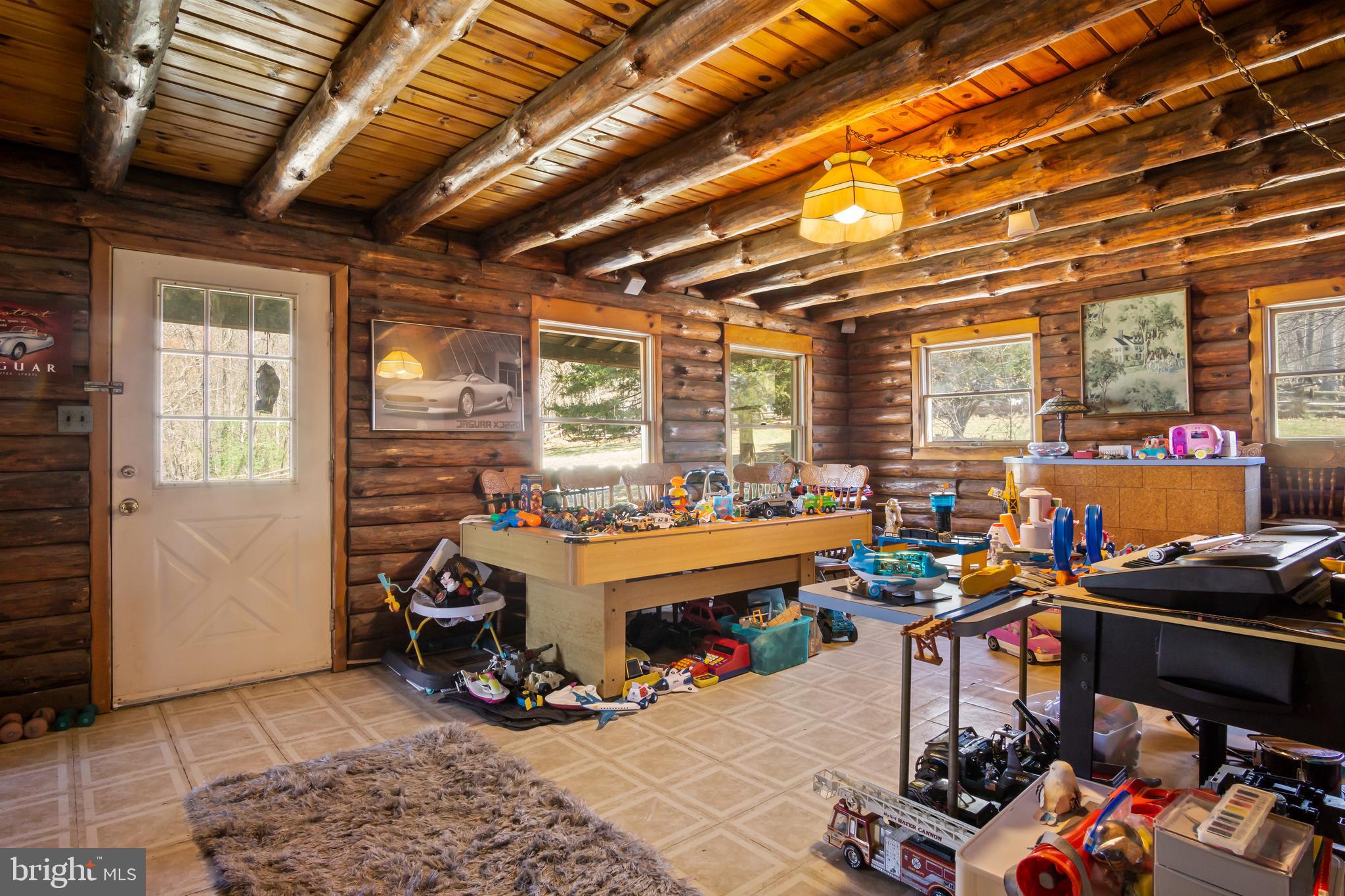 1402 Hoffmaster Road Knoxville, MD 21758 - Photo 14 of 50 Side room on main level