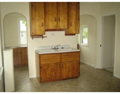 41 Savoy Avenue Springfield, MA 01104 - Photo 6 of 7 Gallery Image 6