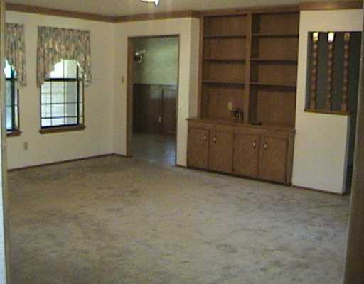 3329 Spring Hill Lane Corpus Christi, TX 78410 - Photo 4 of 4 an empty room with closet and windows