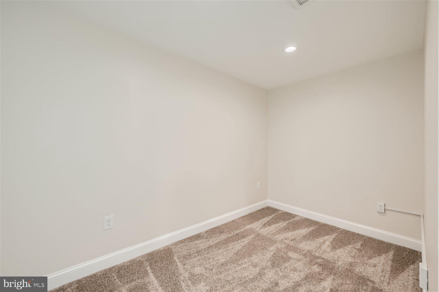4333 Falls Road Baltimore, MD 21211 - Photo 23 of 33 3rd upstairs room