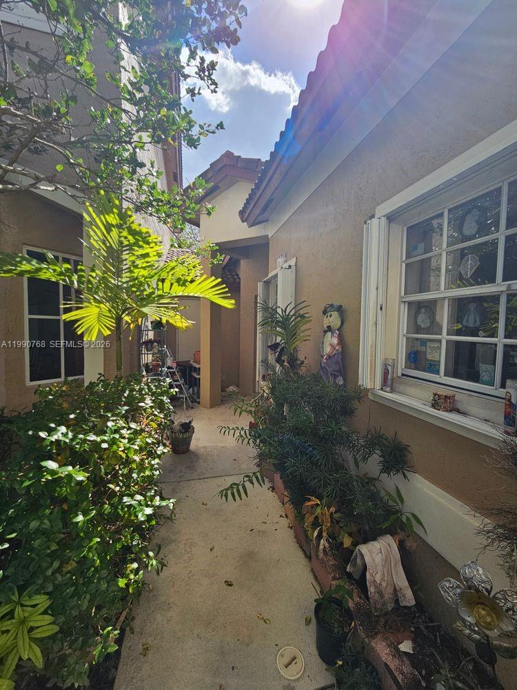 16132 Emerald Cove Road Weston, FL 33331 - Photo 2 of 2