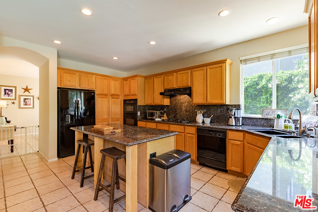 26109 Forster Way Stevenson Ranch, CA 91381 - Photo 11 of 34 Gallery Image 11