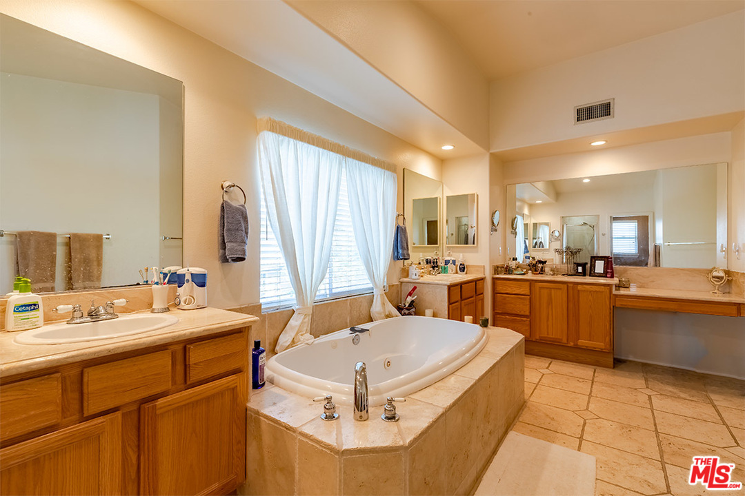 26109 Forster Way Stevenson Ranch, CA 91381 - Photo 26 of 34 Gallery Image 26