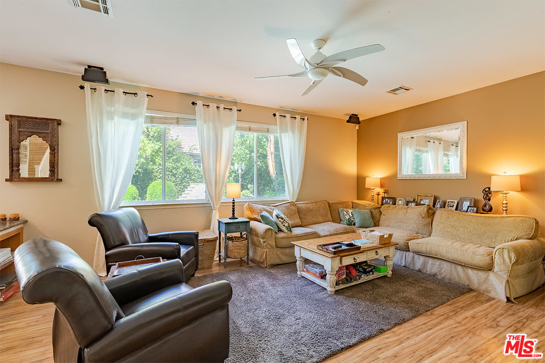 26109 Forster Way Stevenson Ranch, CA 91381 - Photo 6 of 34 Gallery Image 6