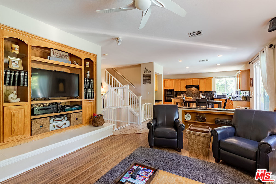 26109 Forster Way Stevenson Ranch, CA 91381 - Photo 9 of 34 Gallery Image 9