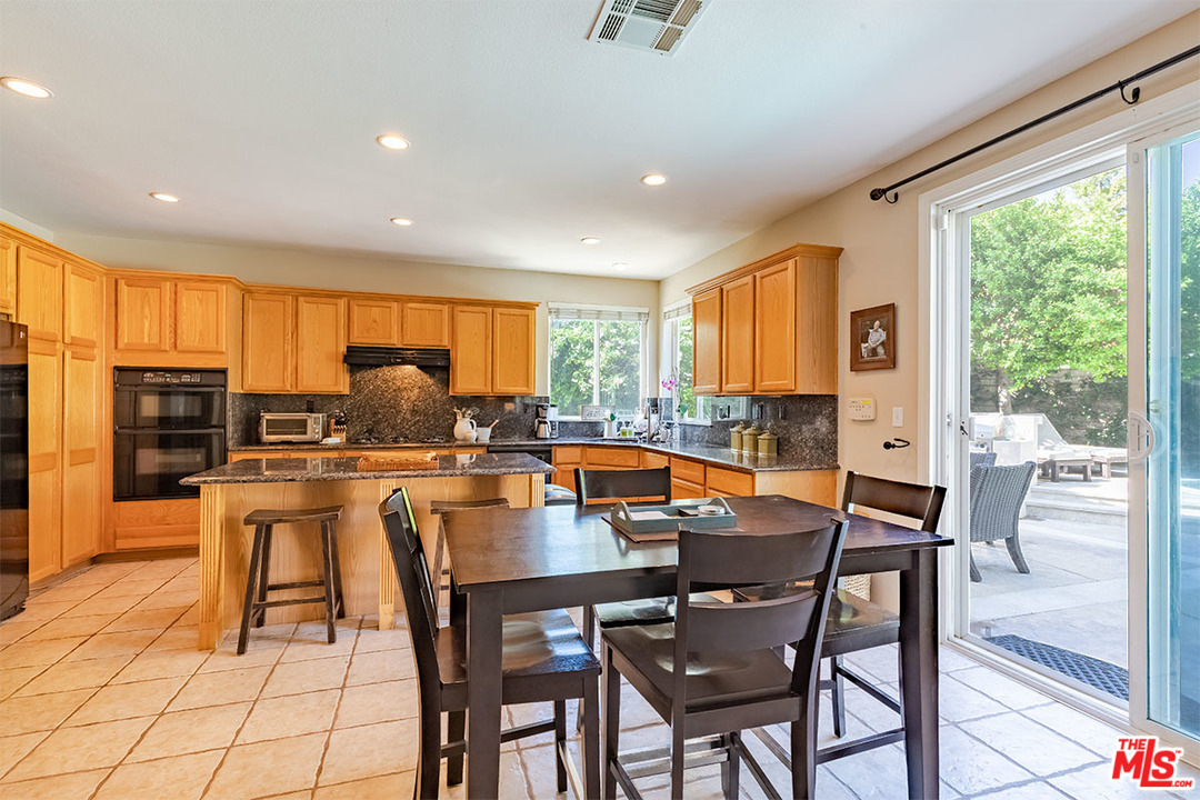 26109 Forster Way Stevenson Ranch, CA 91381 - Photo 10 of 34 Gallery Image 10