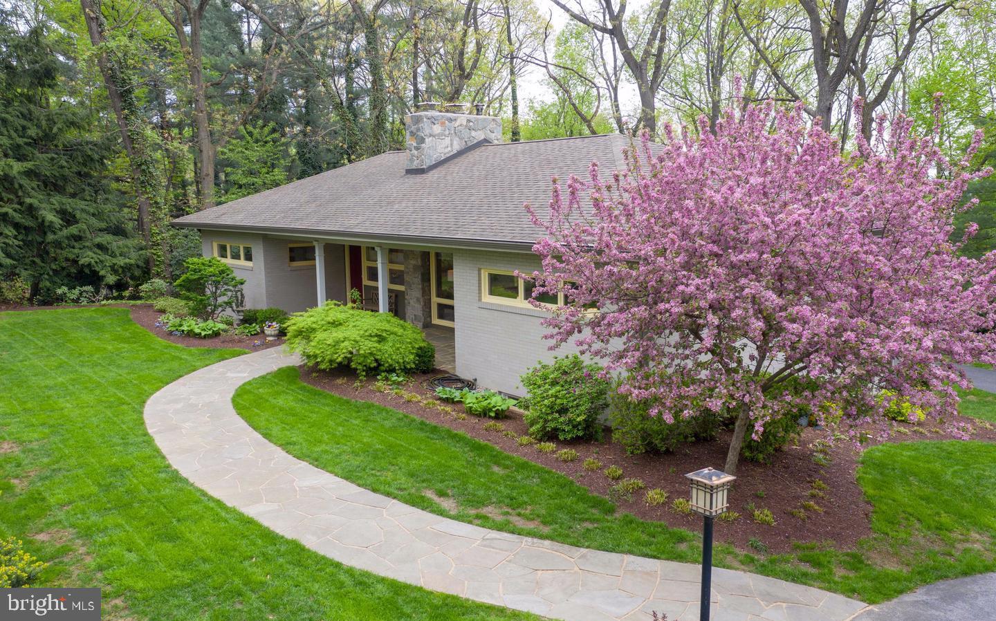 142 Woodside Road Lancaster, PA 17601 - Photo 2 of 56 Mid-century construction