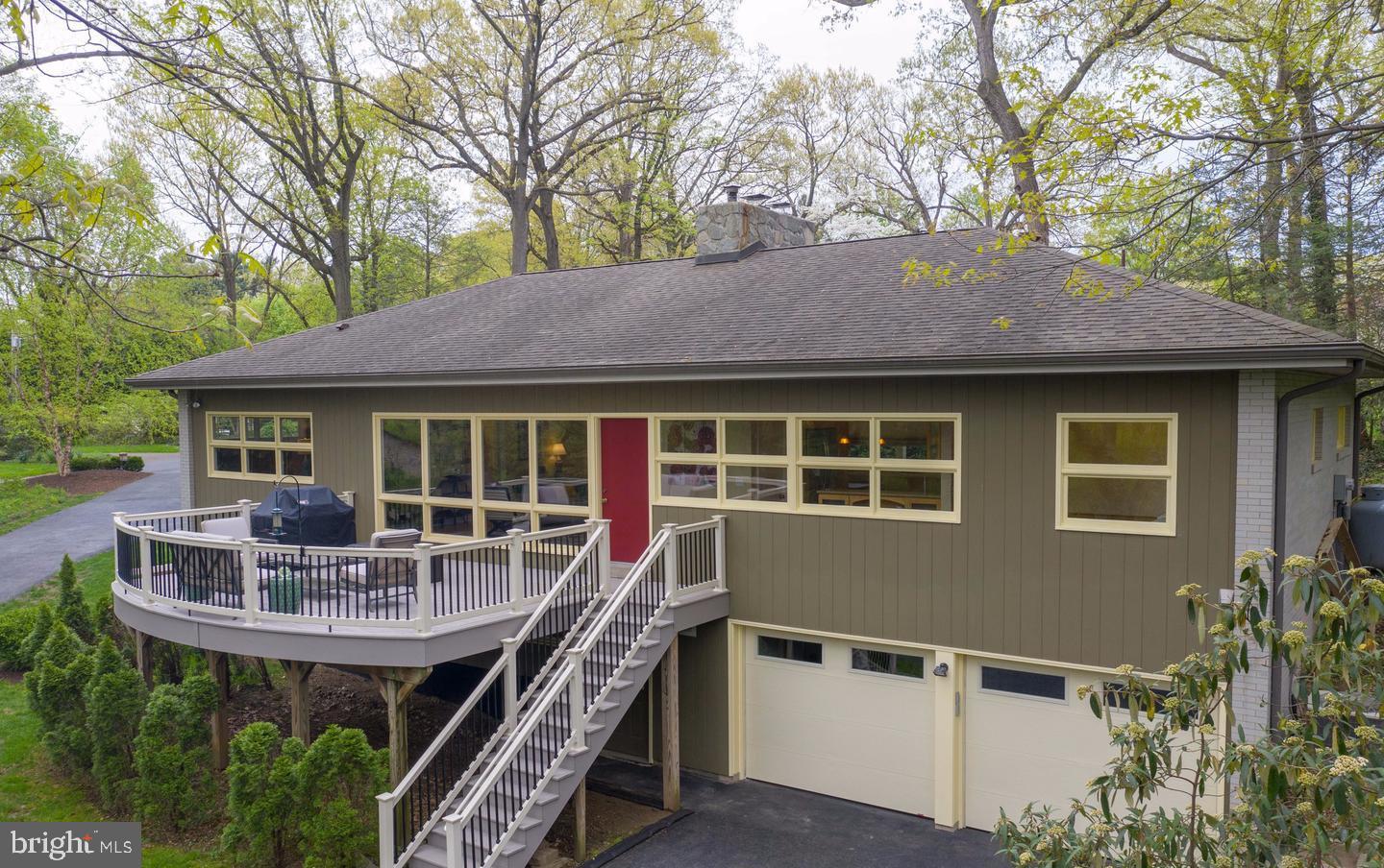 142 Woodside Road Lancaster, PA 17601 - Photo 4 of 56 Large composite deck