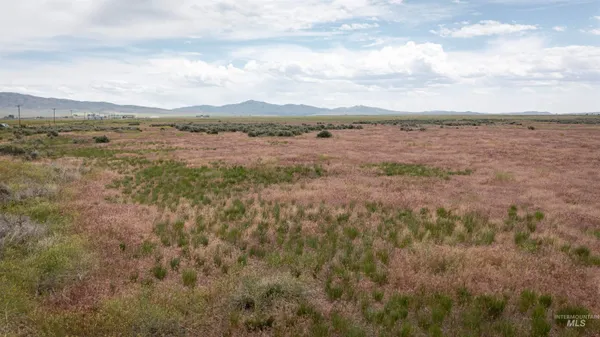 $1,000,000 | 2967-2969 East 1400s, Malta, ID 83342