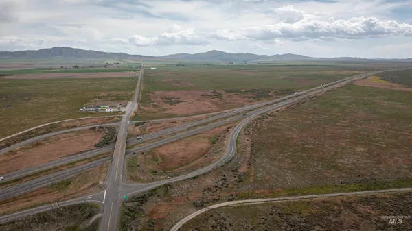 $1,000,000 | 2967-2969 East 1400s, Malta, ID 83342