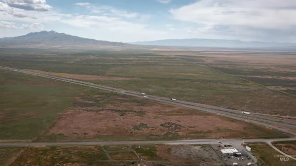 $1,000,000 | 2967-2969 East 1400s, Malta, ID 83342