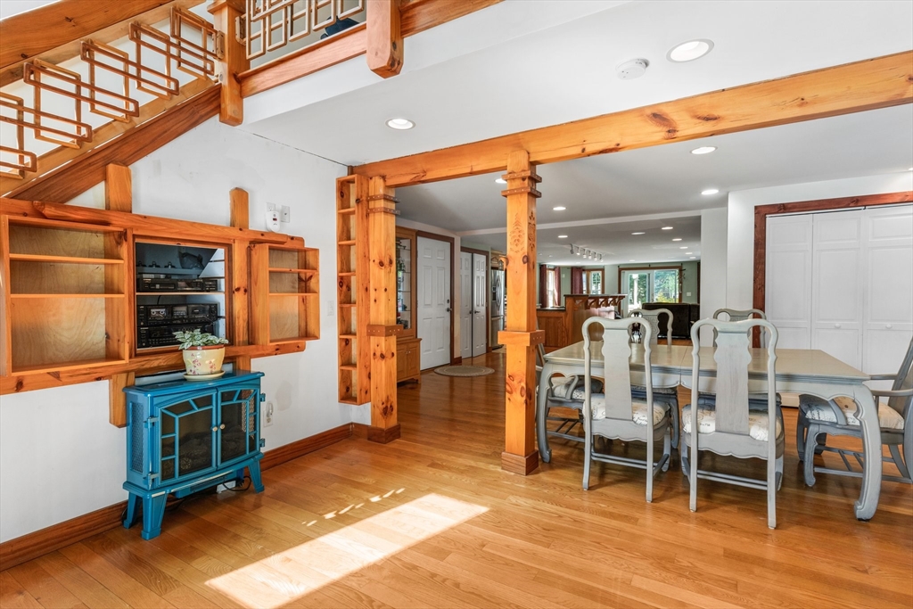554 Strawberry Hill Road Barnstable, MA 02601 - Photo 3 of 24 Gallery Image 3