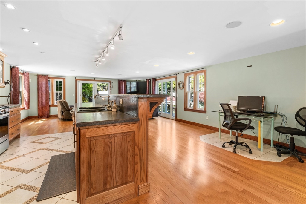 554 Strawberry Hill Road Barnstable, MA 02601 - Photo 6 of 24 Gallery Image 6