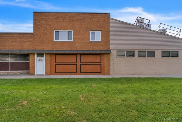 $1,400 | 5223 Allen Road, Allen Park, MI 48101