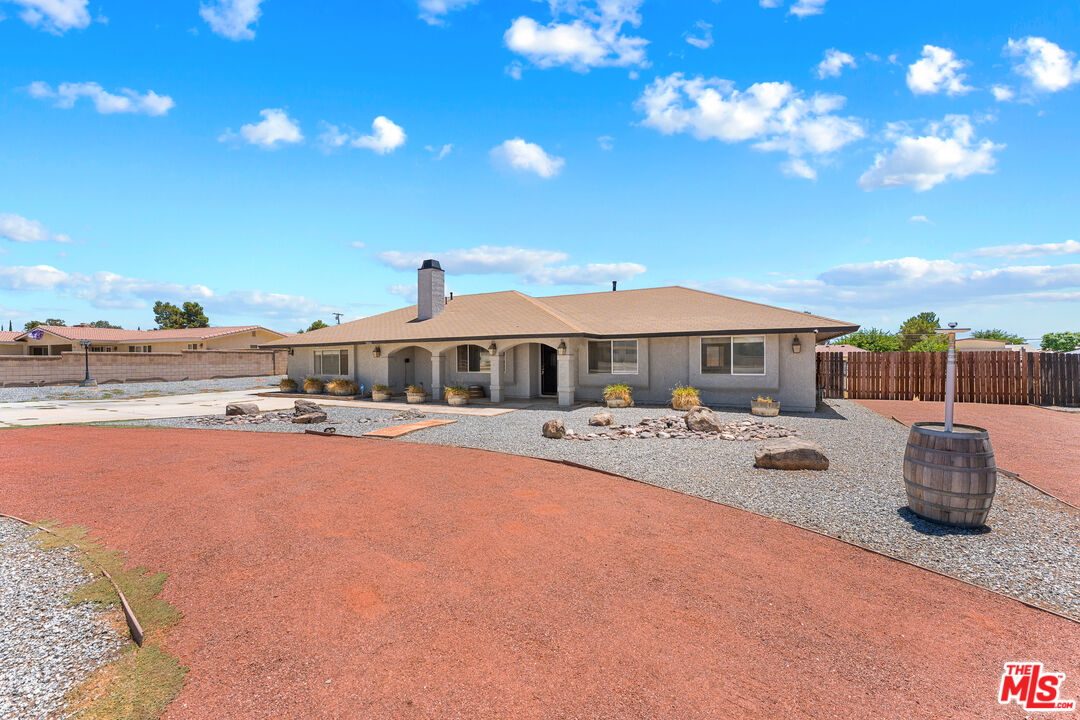 15361 Mondamon Road Apple Valley, CA 92307 - Photo 8 of 56