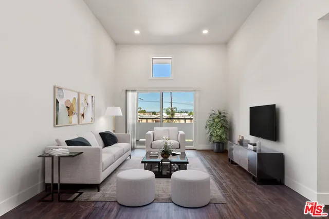 $2,500 | 16550 Vanowen Street, Unit 320, Los Angeles, CA 91406