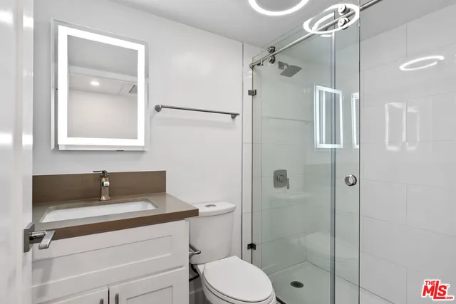 $2,500 | 16550 Vanowen Street, Unit 320, Los Angeles, CA 91406