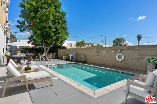 $2,500 | 16550 Vanowen Street, Unit 320, Los Angeles, CA 91406